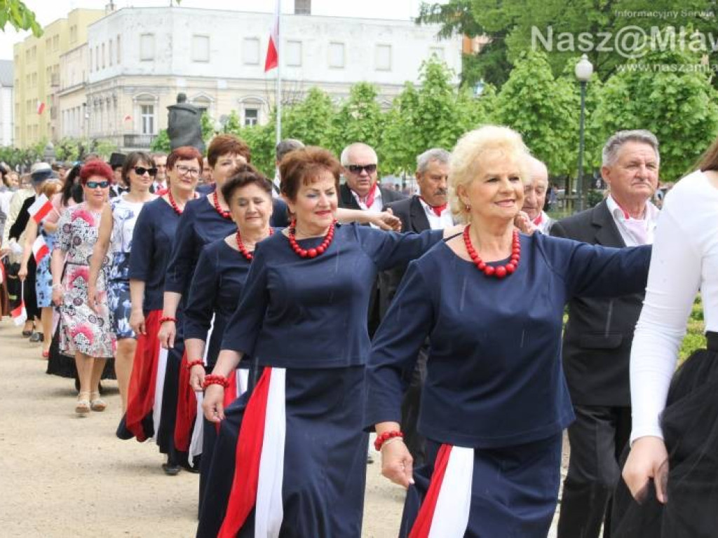 Polonez w mławskim parku. Obchodziliśmy rocznicę uchwalenia Konstytucji 3 Maja