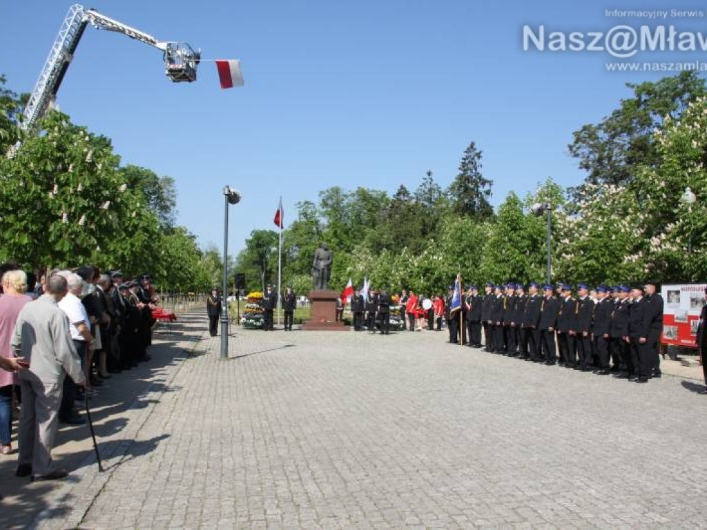 Odznaczenia i awanse dla strażaków. Potem piknik w parku