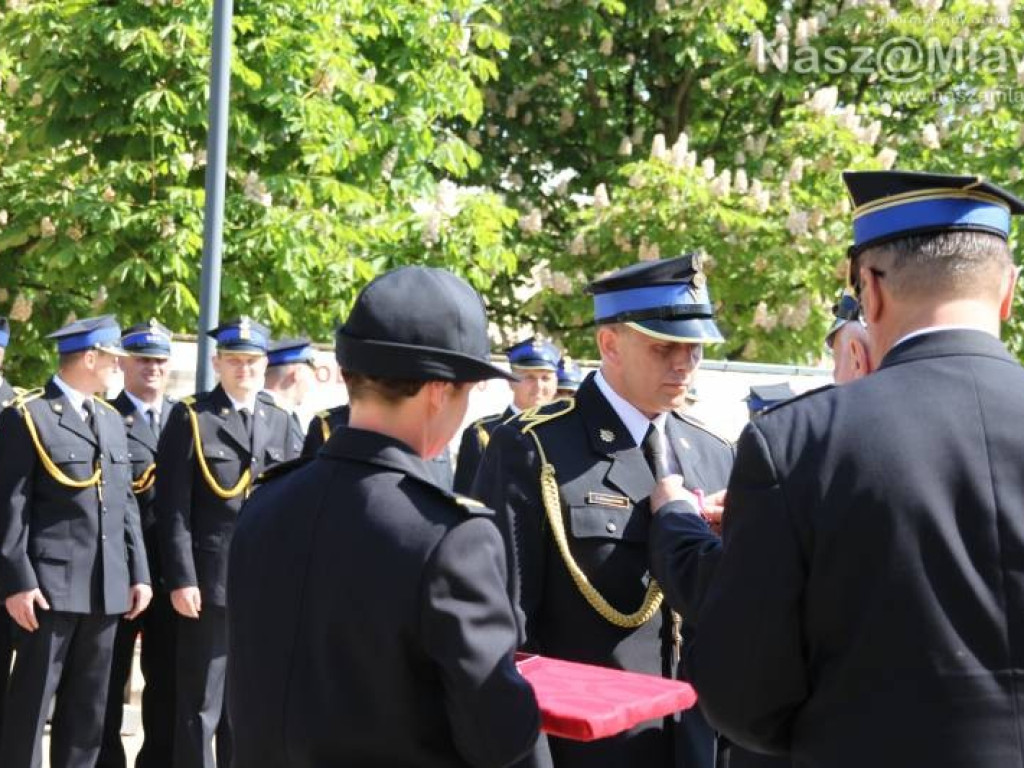Odznaczenia i awanse dla strażaków. Potem piknik w parku