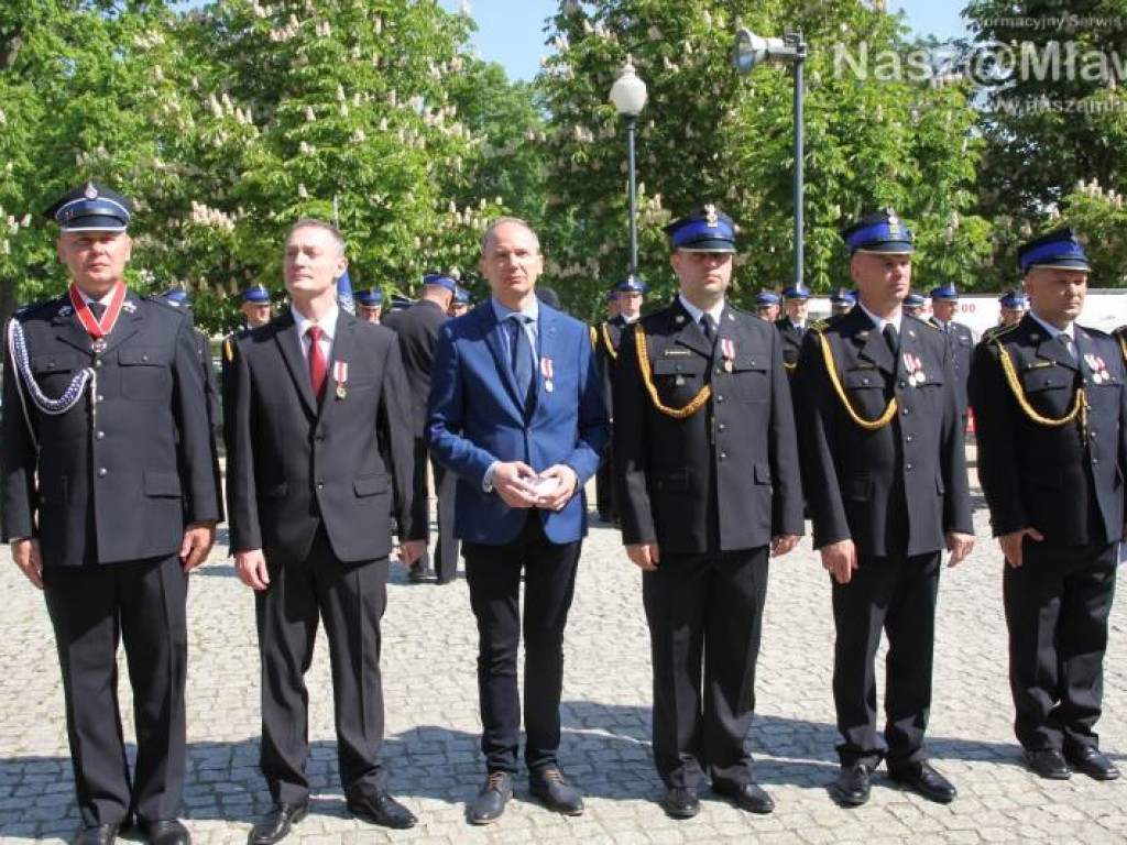 Odznaczenia i awanse dla strażaków. Potem piknik w parku