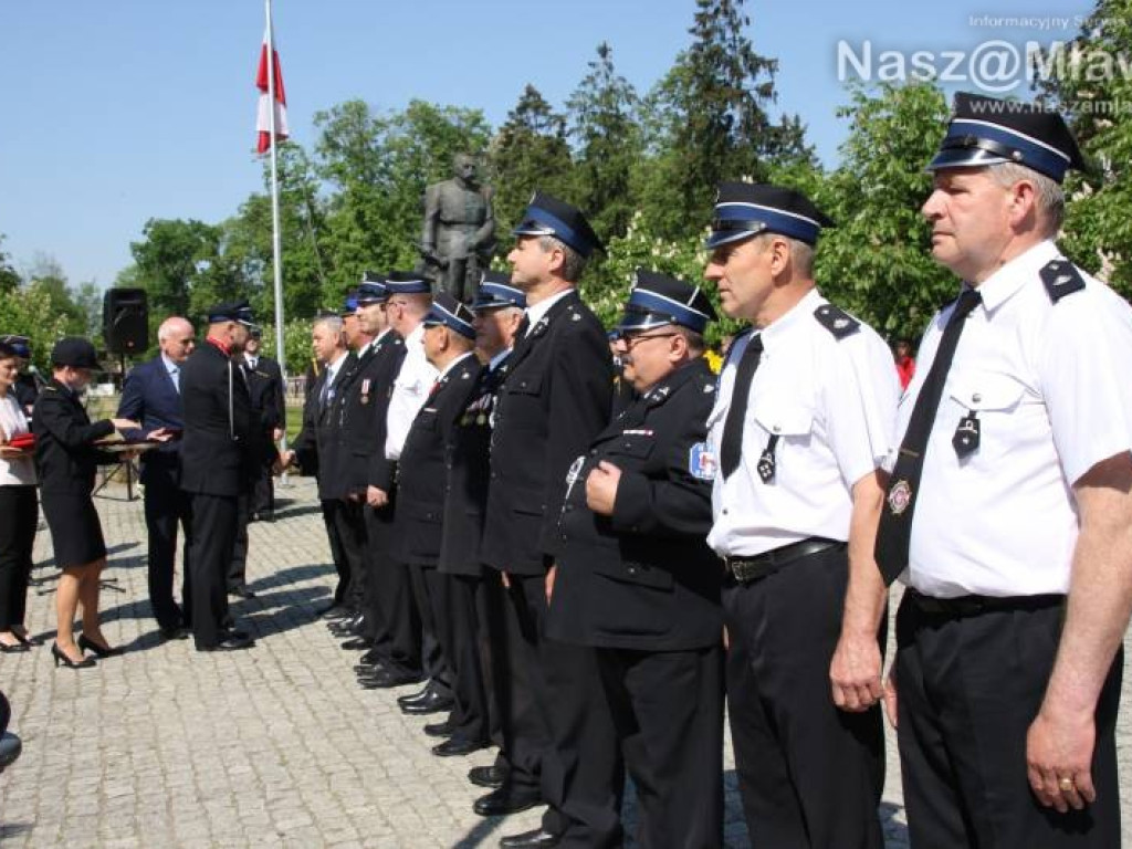 Odznaczenia i awanse dla strażaków. Potem piknik w parku