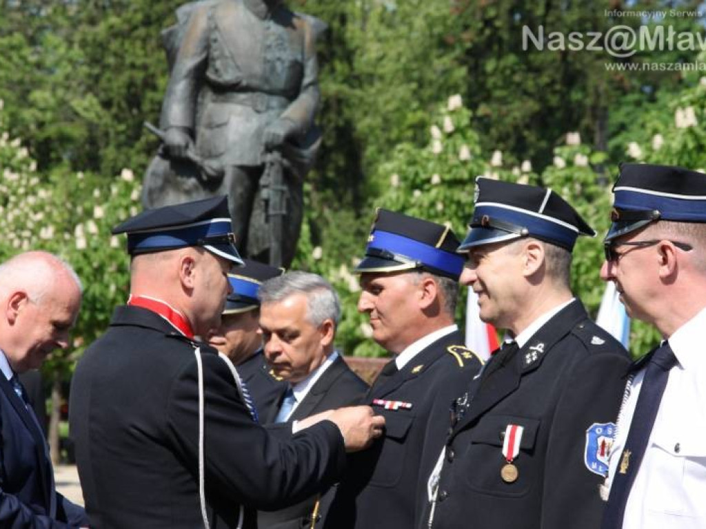 Odznaczenia i awanse dla strażaków. Potem piknik w parku