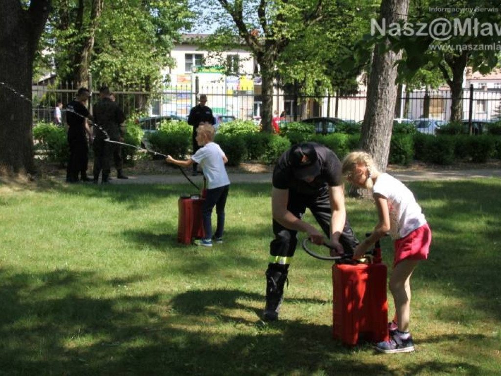 Odznaczenia i awanse dla strażaków. Potem piknik w parku