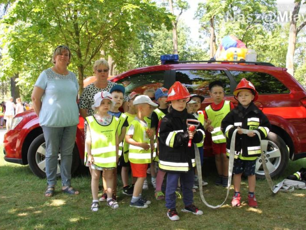 Odznaczenia i awanse dla strażaków. Potem piknik w parku