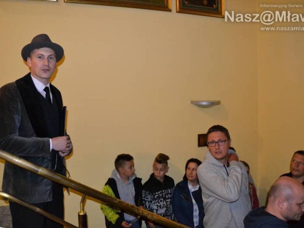 Noc w ratuszu: wycie duchów i selfie z burmistrzem