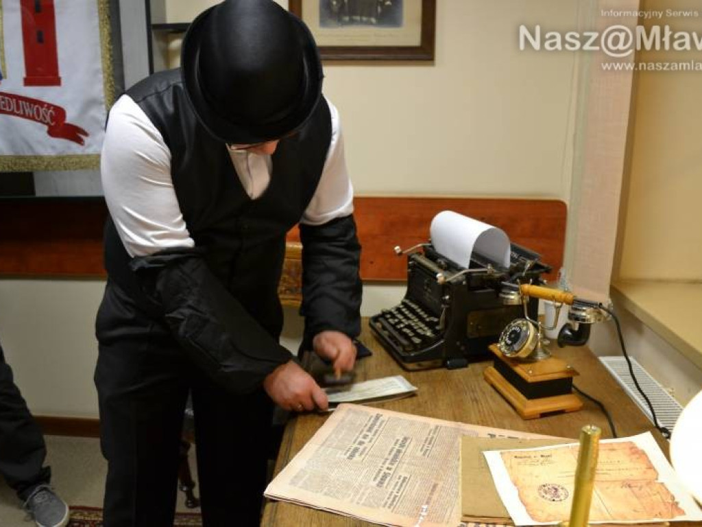 Noc w ratuszu: wycie duchów i selfie z burmistrzem