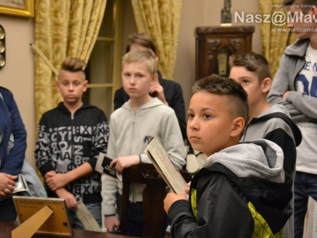 Noc w ratuszu: wycie duchów i selfie z burmistrzem