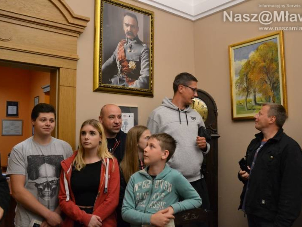 Noc w ratuszu: wycie duchów i selfie z burmistrzem