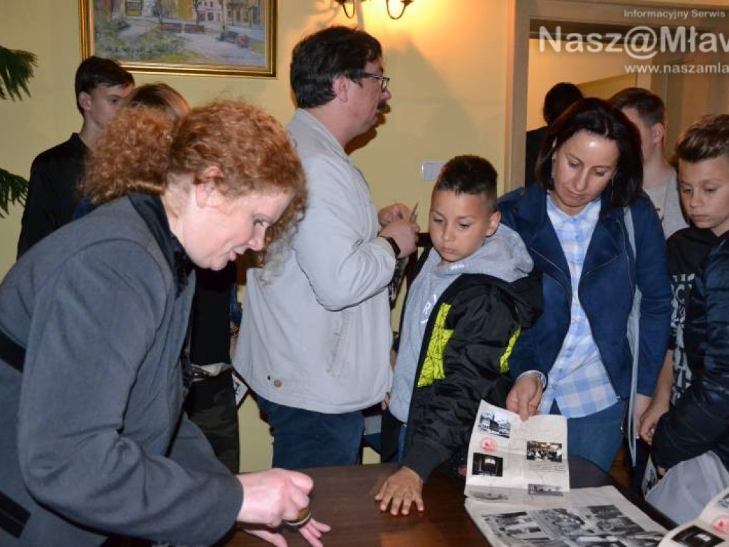 Noc w ratuszu: wycie duchów i selfie z burmistrzem