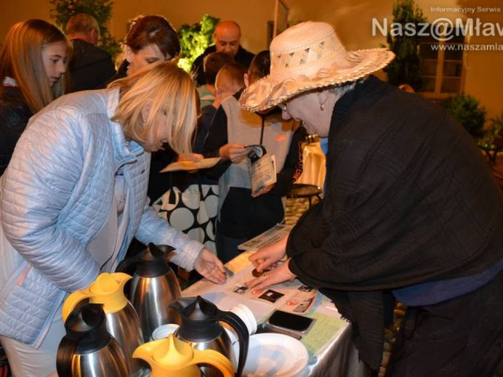 Noc w ratuszu: wycie duchów i selfie z burmistrzem