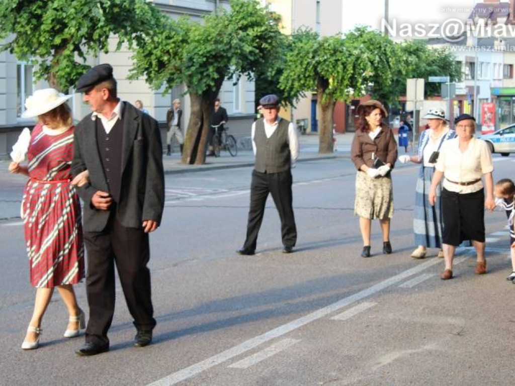 Wojsko i strzały w centrum miasta. Niezwykłe widowisko