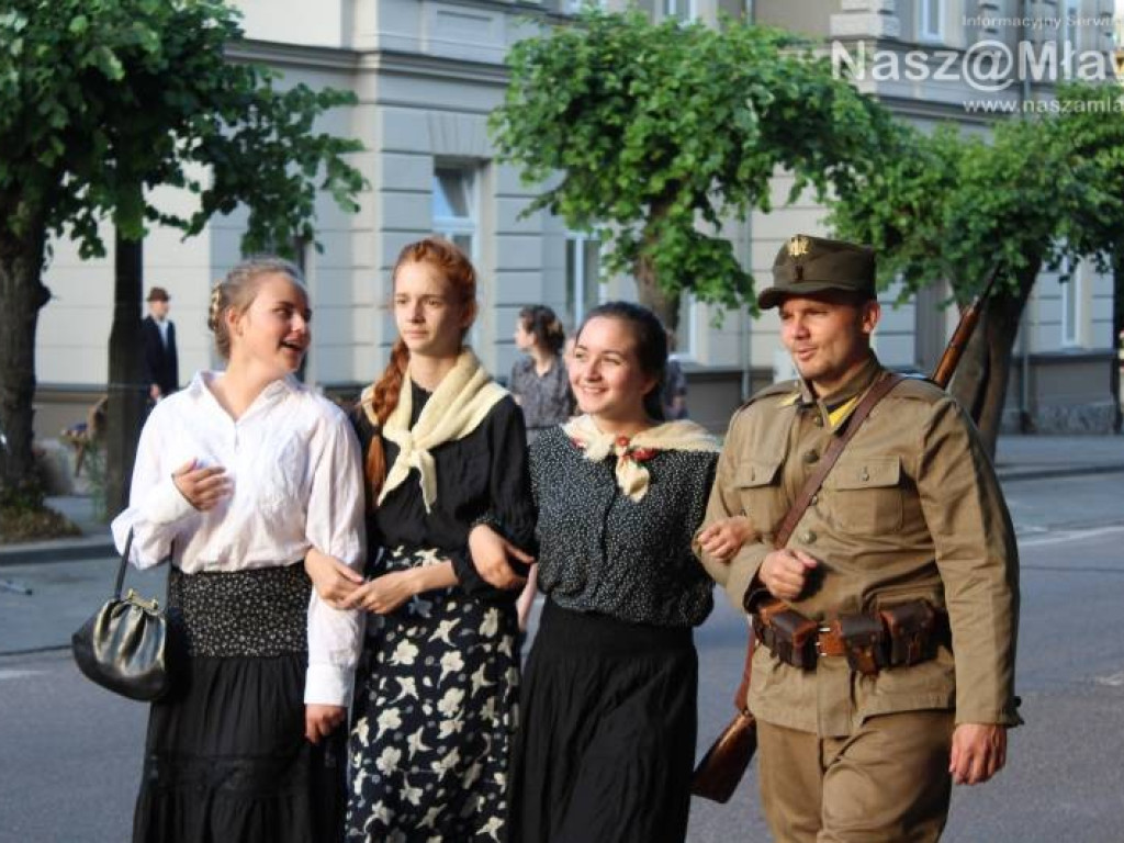 Wojsko i strzały w centrum miasta. Niezwykłe widowisko