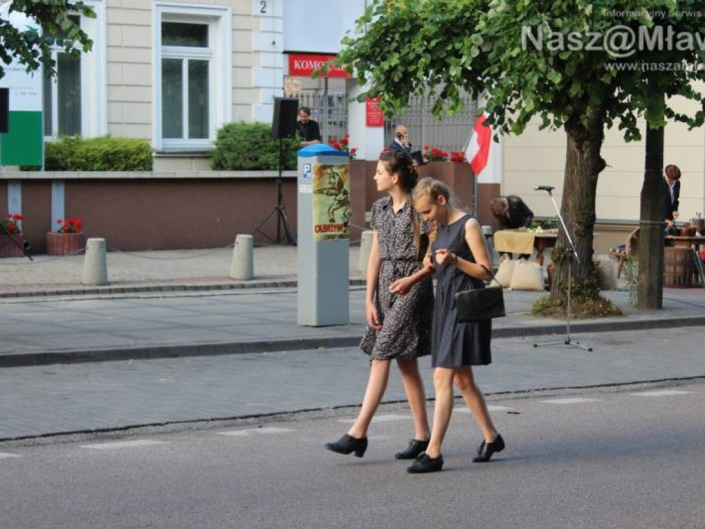 Wojsko i strzały w centrum miasta. Niezwykłe widowisko