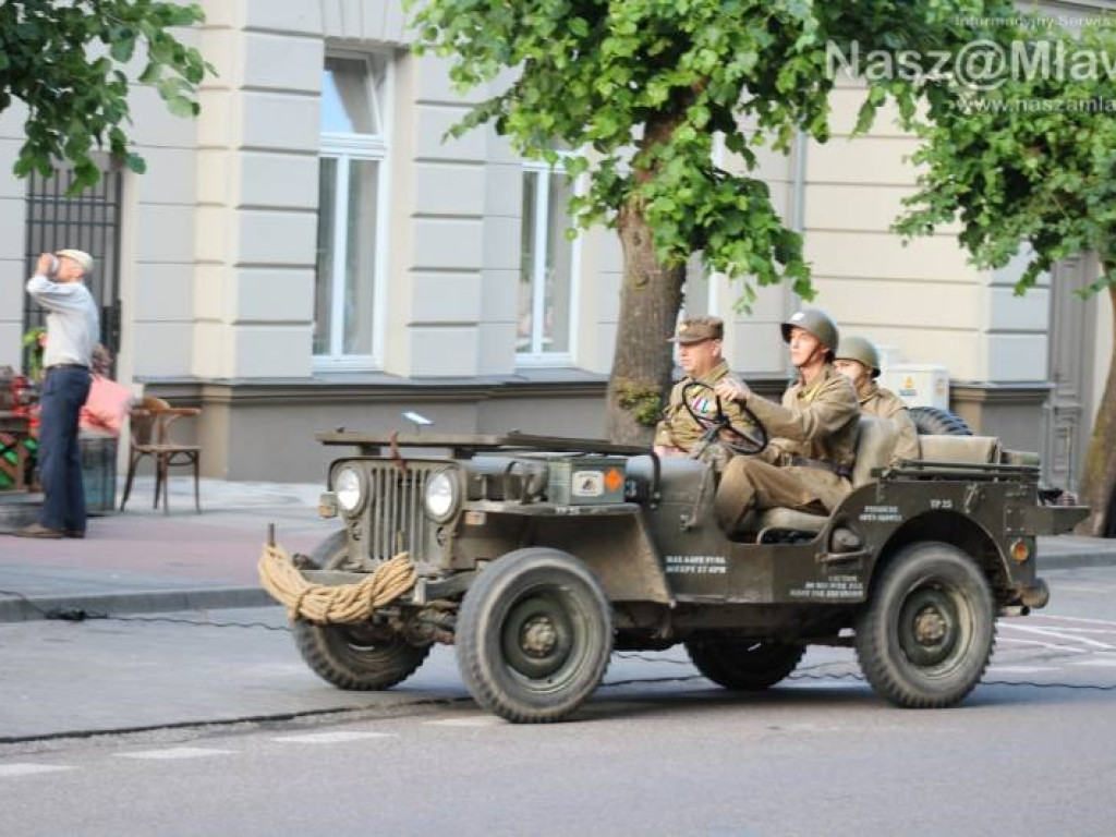 Wojsko i strzały w centrum miasta. Niezwykłe widowisko
