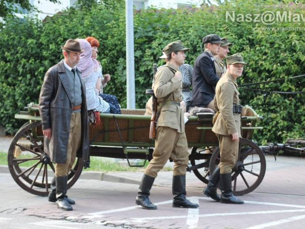 Wojsko i strzały w centrum miasta. Niezwykłe widowisko
