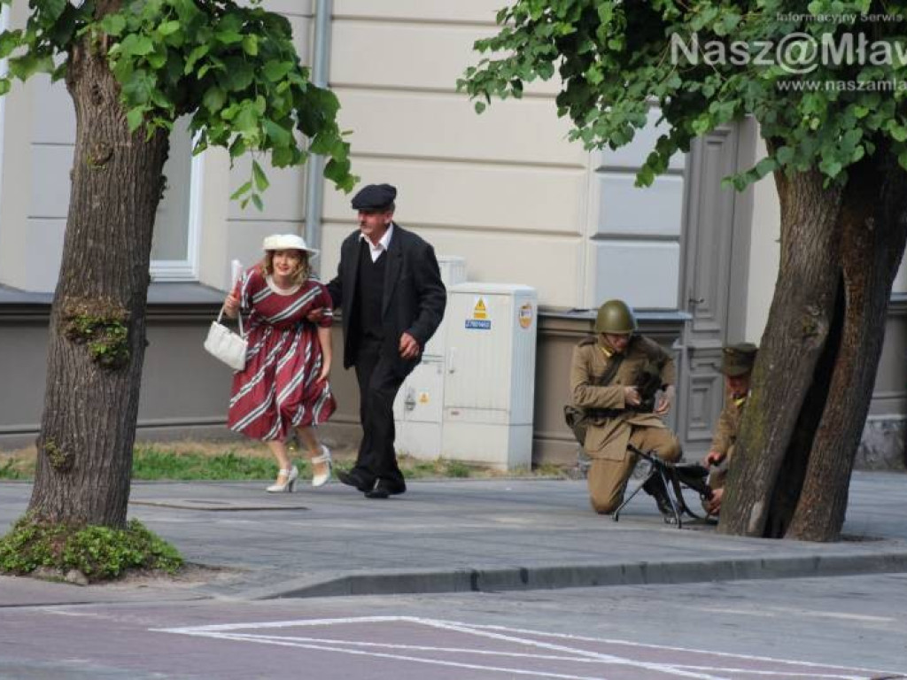 Wojsko i strzały w centrum miasta. Niezwykłe widowisko