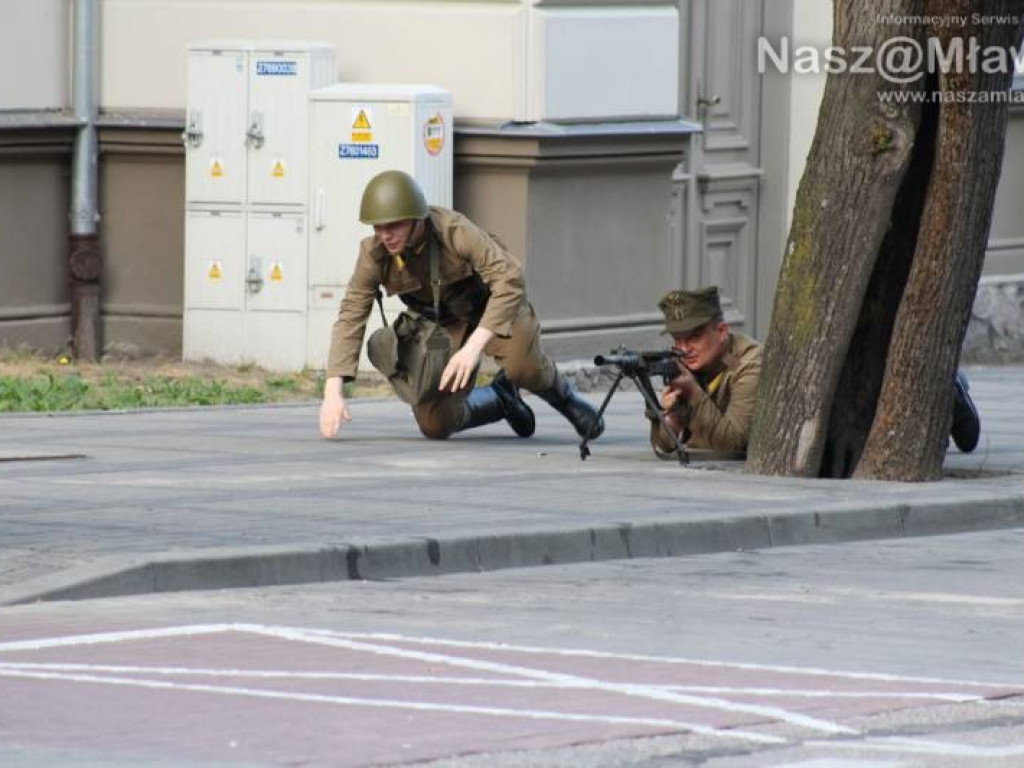 Wojsko i strzały w centrum miasta. Niezwykłe widowisko