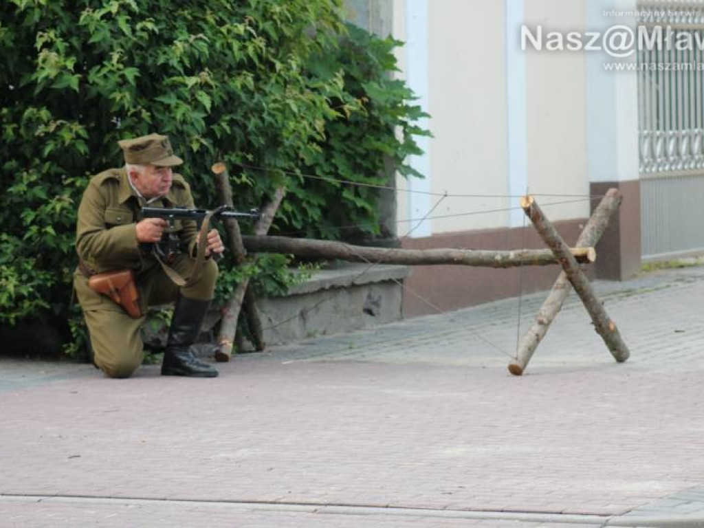Wojsko i strzały w centrum miasta. Niezwykłe widowisko