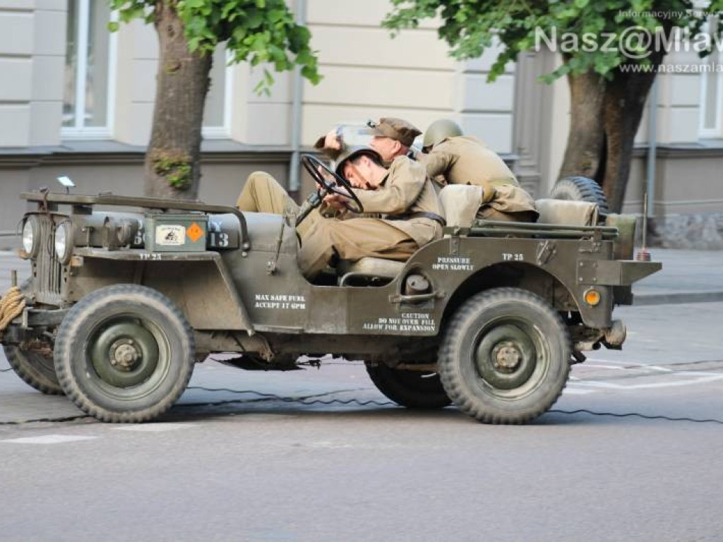 Wojsko i strzały w centrum miasta. Niezwykłe widowisko