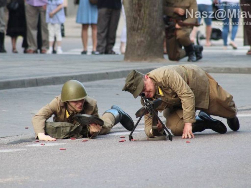 Wojsko i strzały w centrum miasta. Niezwykłe widowisko
