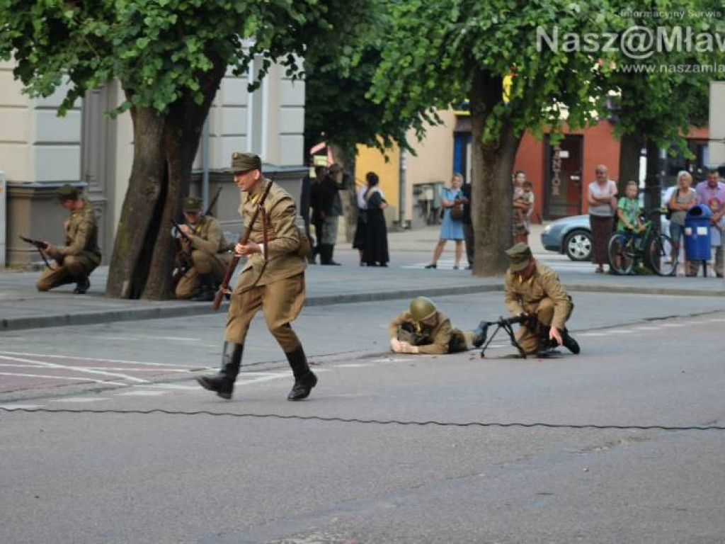 Wojsko i strzały w centrum miasta. Niezwykłe widowisko