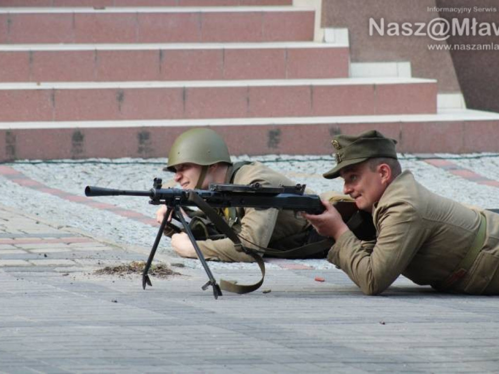 Wojsko i strzały w centrum miasta. Niezwykłe widowisko