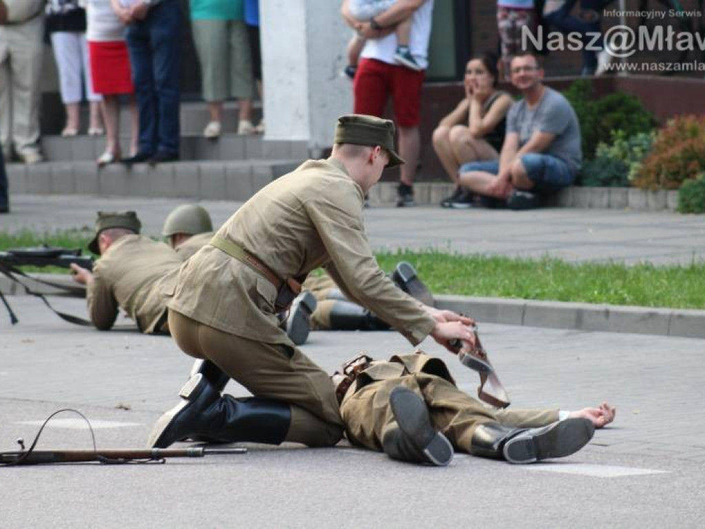 Wojsko i strzały w centrum miasta. Niezwykłe widowisko