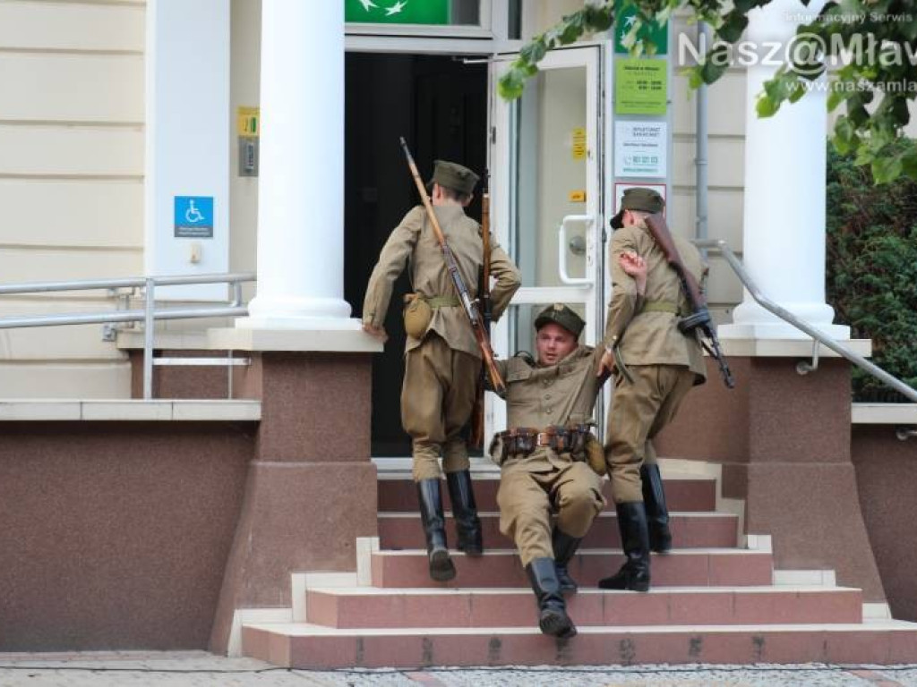 Wojsko i strzały w centrum miasta. Niezwykłe widowisko