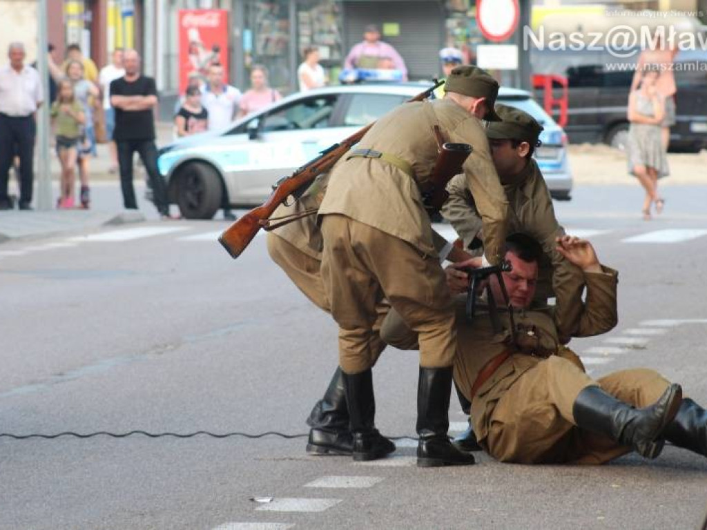 Wojsko i strzały w centrum miasta. Niezwykłe widowisko