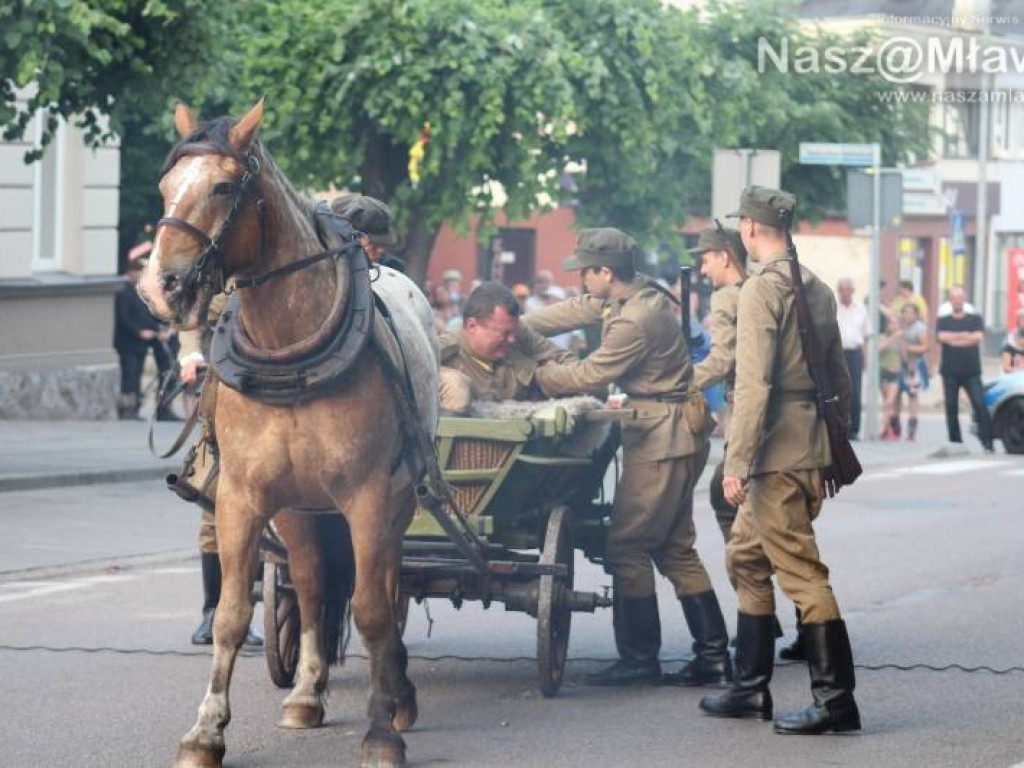 Wojsko i strzały w centrum miasta. Niezwykłe widowisko