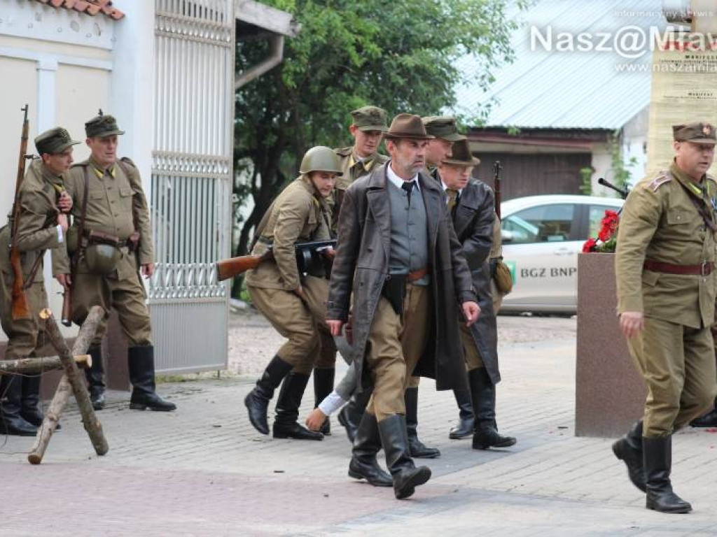 Wojsko i strzały w centrum miasta. Niezwykłe widowisko