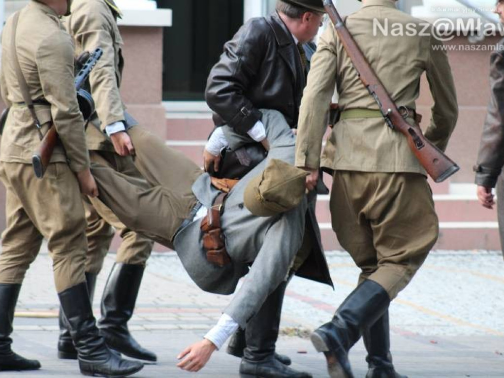 Wojsko i strzały w centrum miasta. Niezwykłe widowisko