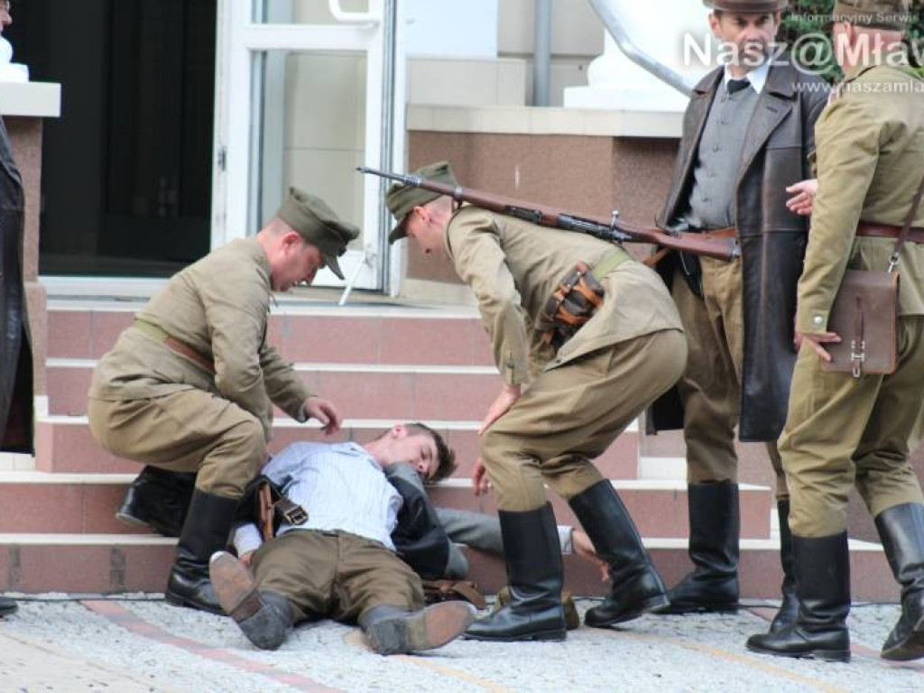 Wojsko i strzały w centrum miasta. Niezwykłe widowisko