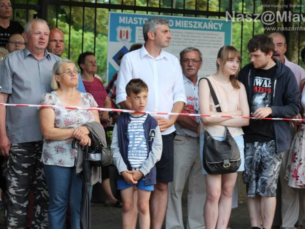 Wojsko i strzały w centrum miasta. Niezwykłe widowisko