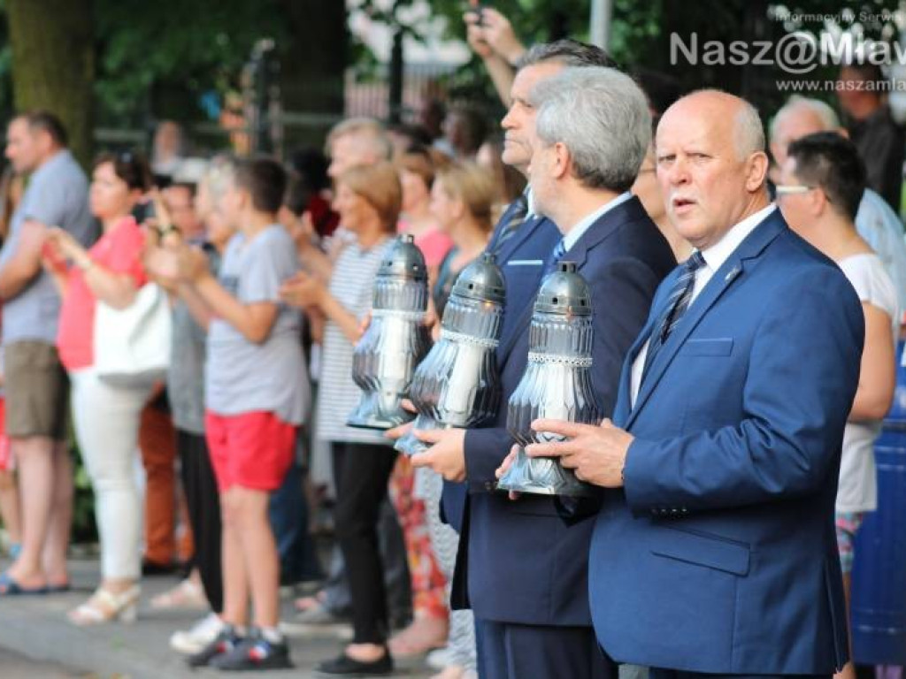 Wojsko i strzały w centrum miasta. Niezwykłe widowisko