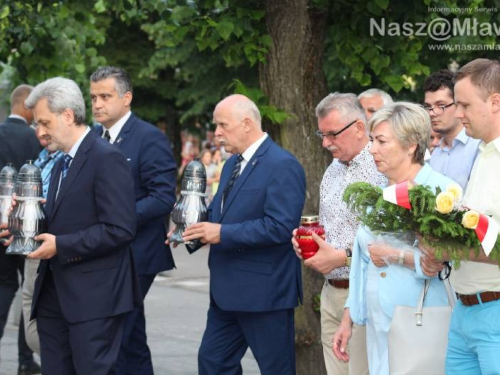 Wojsko i strzały w centrum miasta. Niezwykłe widowisko