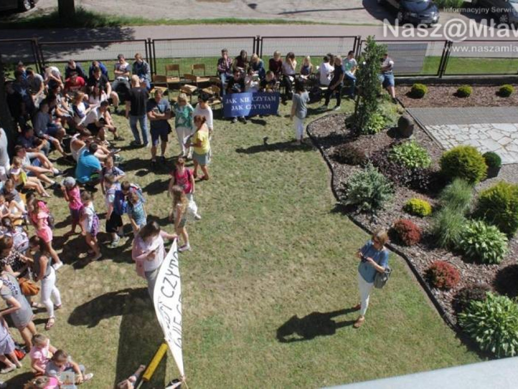 Zbliżyło ich czytanie. W akcji wzięło udział 350 osób