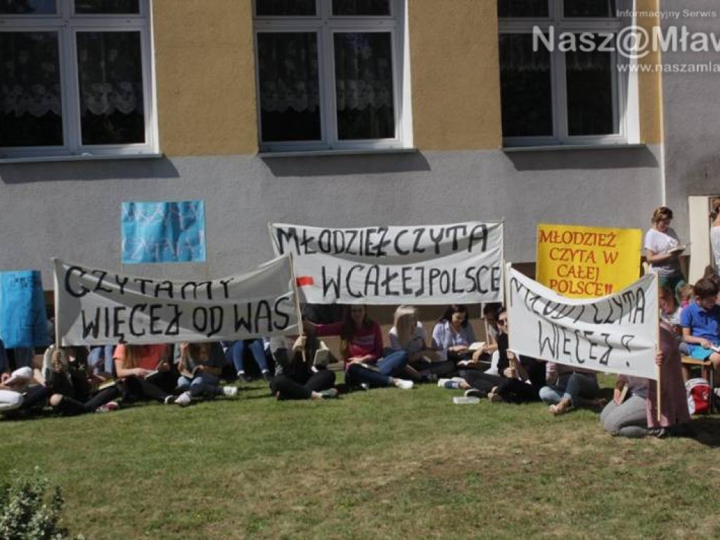 Zbliżyło ich czytanie. W akcji wzięło udział 350 osób