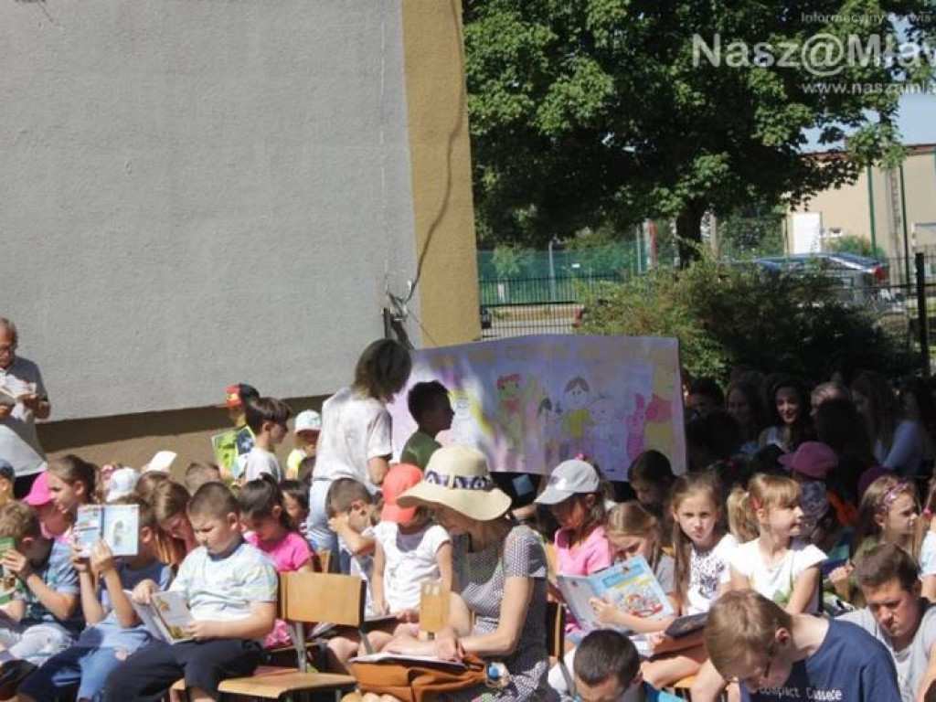 Zbliżyło ich czytanie. W akcji wzięło udział 350 osób