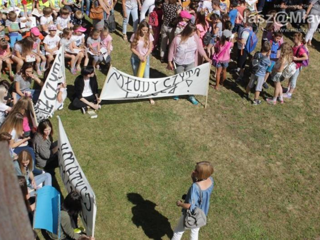 Zbliżyło ich czytanie. W akcji wzięło udział 350 osób