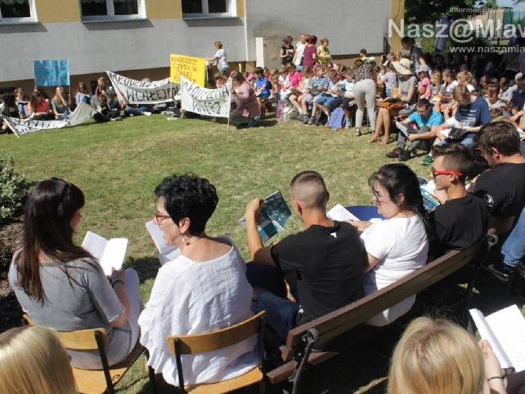 Zbliżyło ich czytanie. W akcji wzięło udział 350 osób