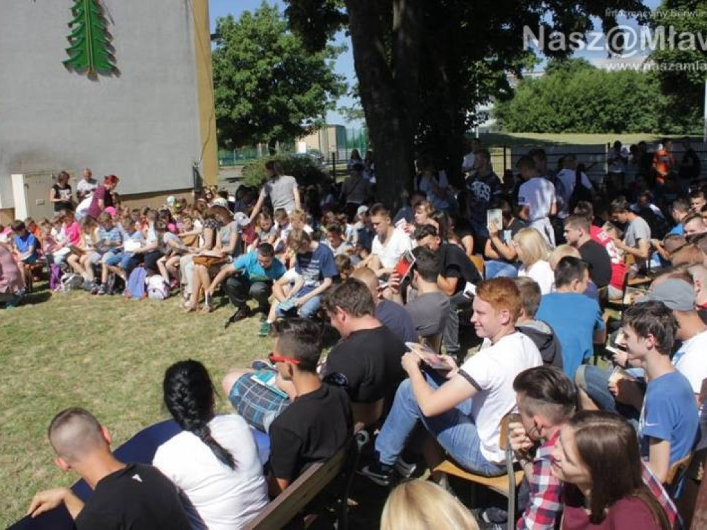 Zbliżyło ich czytanie. W akcji wzięło udział 350 osób