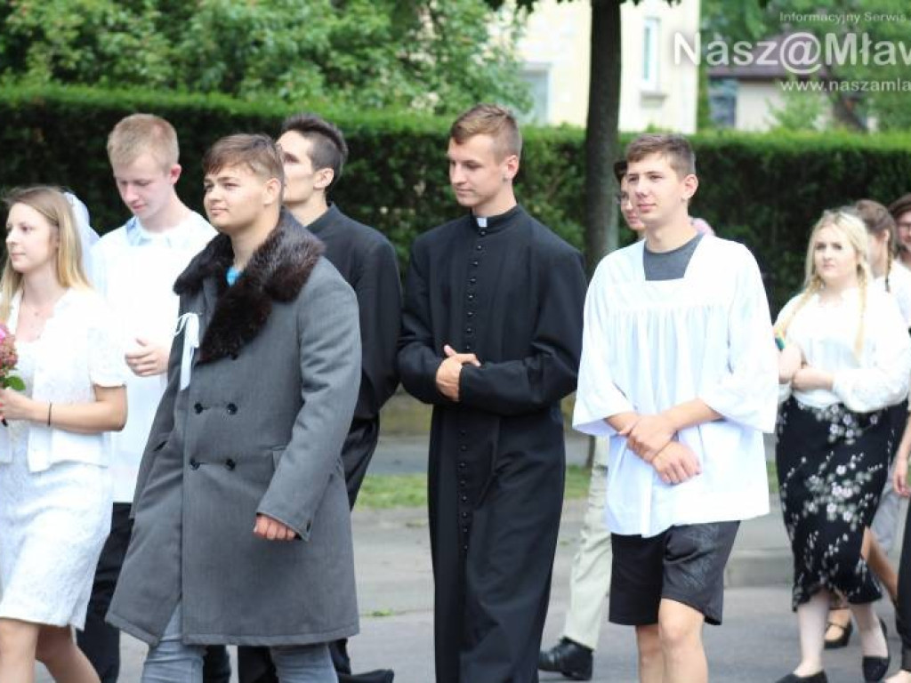 Stoczniowcy i hipisi przeszli wczoraj ulicami Mławy [WIDEO]