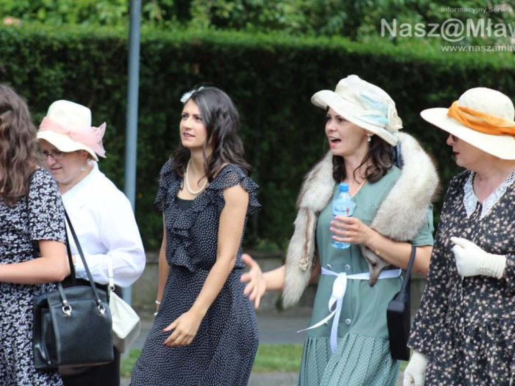 Stoczniowcy i hipisi przeszli wczoraj ulicami Mławy [WIDEO]