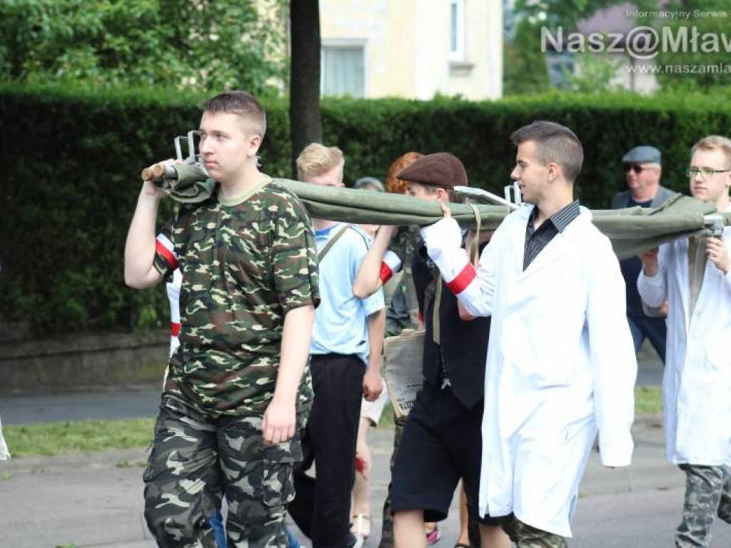 Stoczniowcy i hipisi przeszli wczoraj ulicami Mławy [WIDEO]