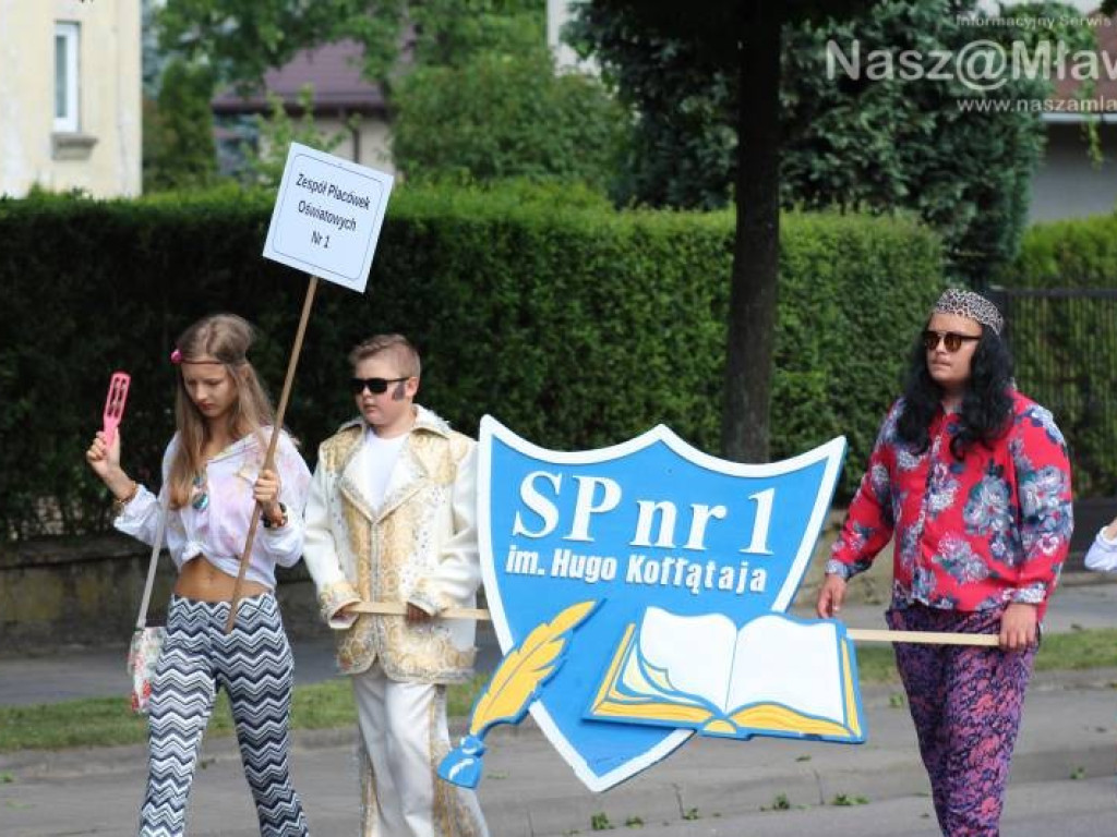 Stoczniowcy i hipisi przeszli wczoraj ulicami Mławy [WIDEO]