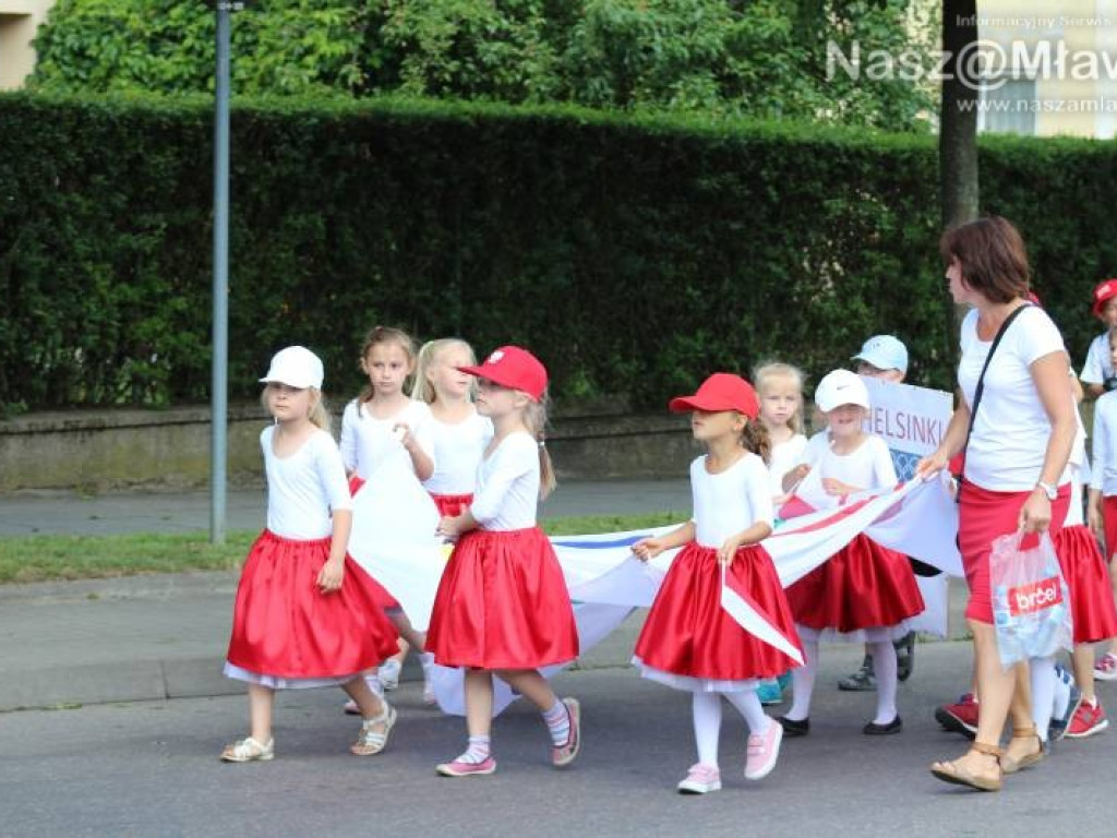 Stoczniowcy i hipisi przeszli wczoraj ulicami Mławy [WIDEO]