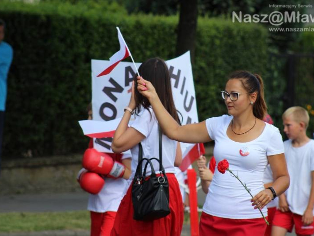 Stoczniowcy i hipisi przeszli wczoraj ulicami Mławy [WIDEO]