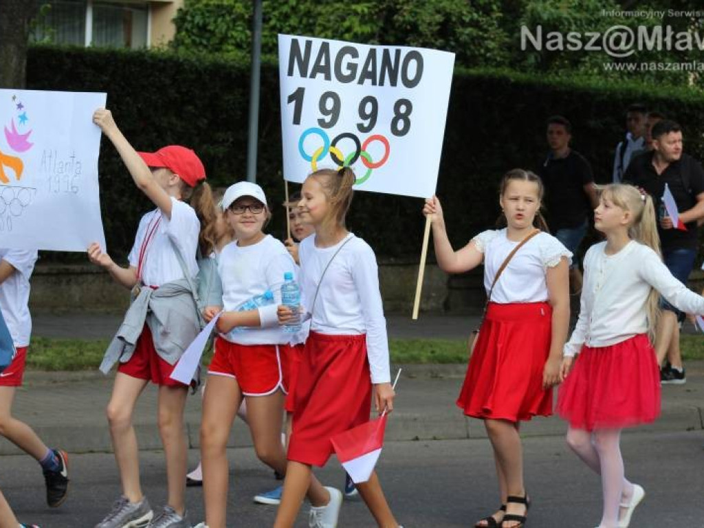 Stoczniowcy i hipisi przeszli wczoraj ulicami Mławy [WIDEO]