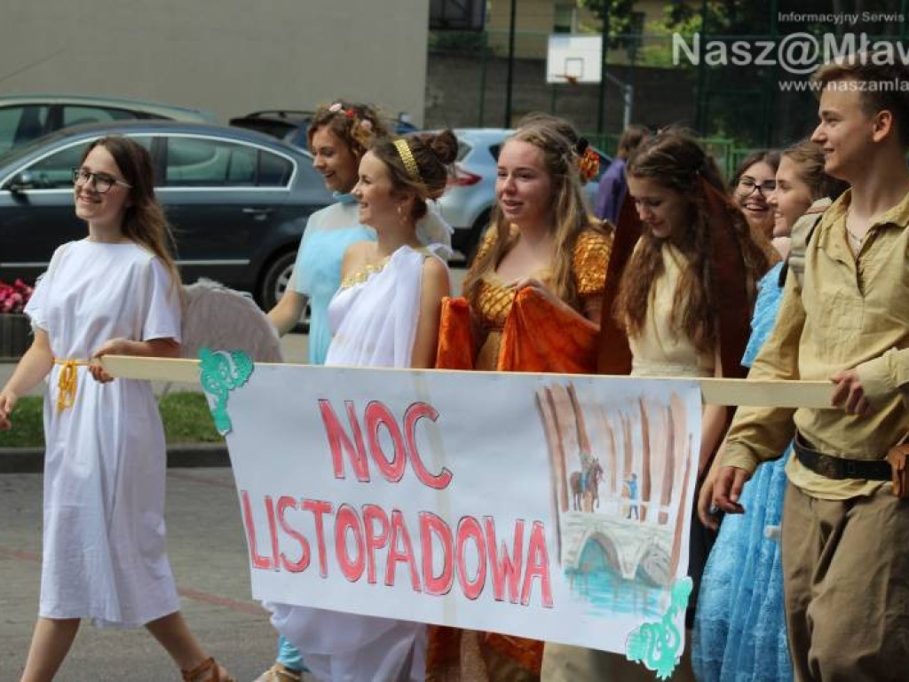 Stoczniowcy i hipisi przeszli wczoraj ulicami Mławy [WIDEO]